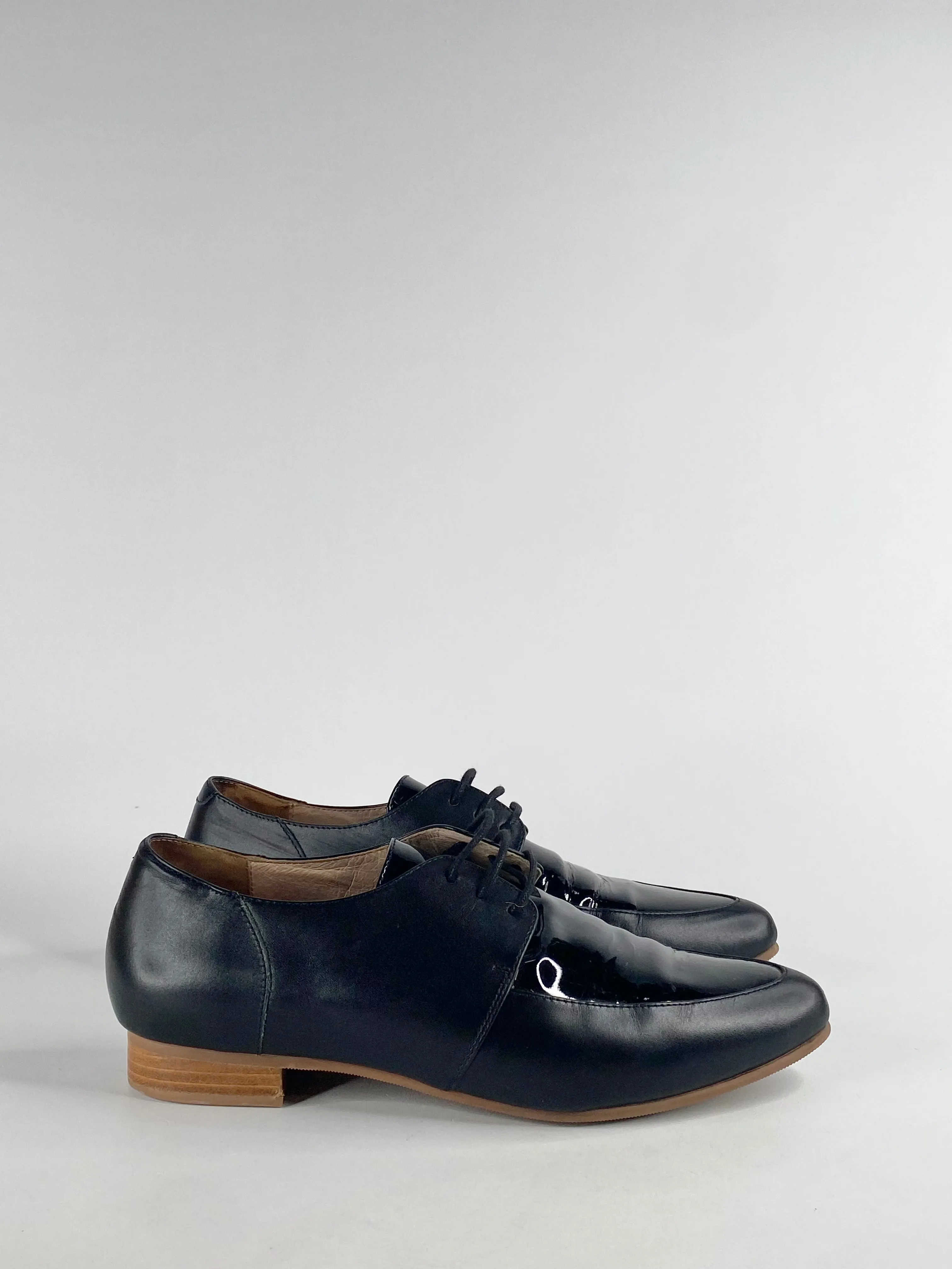 Bared Leather & Patent Leather Contrast Derby Shoes - EU40