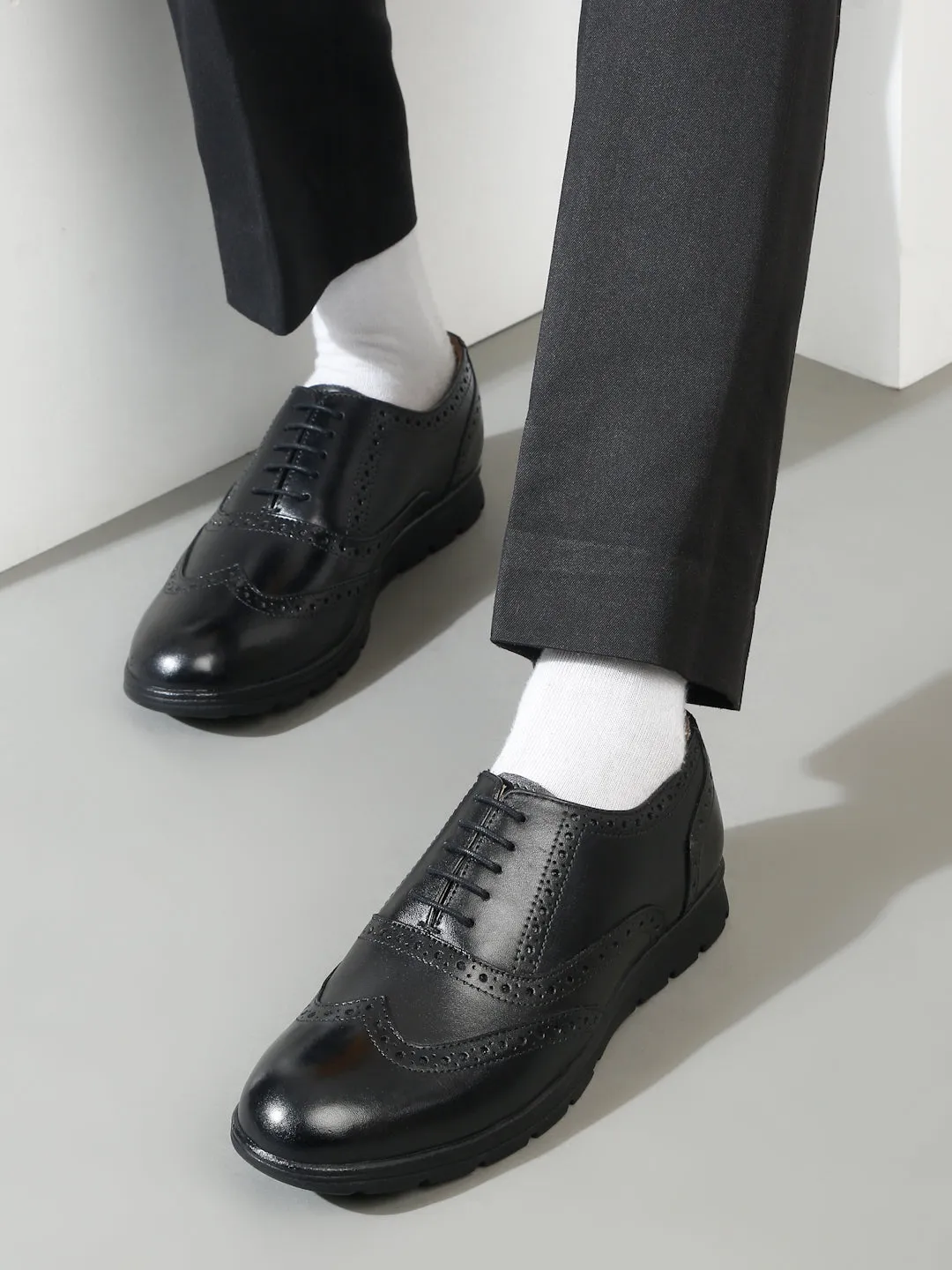 Men Black Leather Lace-Up Brogue Derby Shoes