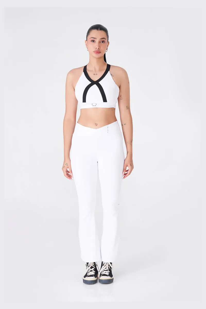 Sleek White Sports Bra & Legging Set